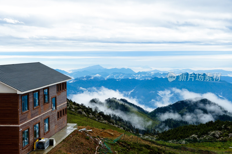 牛背山的山