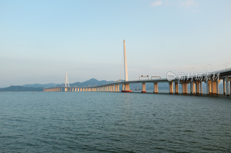 广东深圳湾大桥夕阳风光 跨海大桥