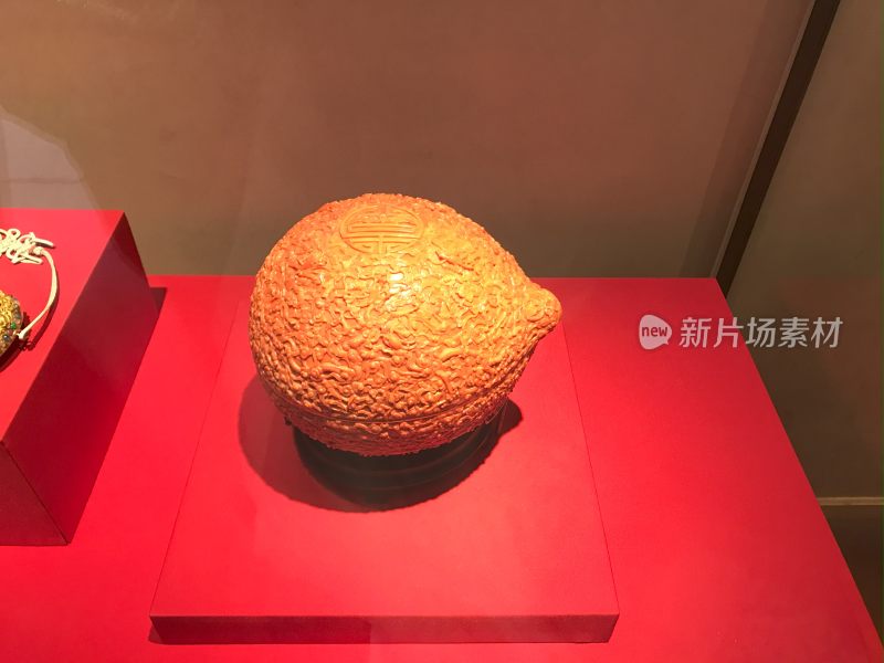 故宫文物精美雕刻金色工艺品