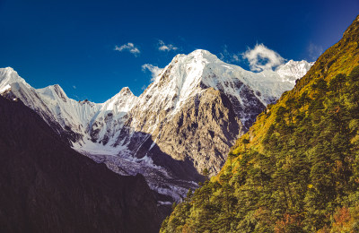 美丽的雪山自然景观