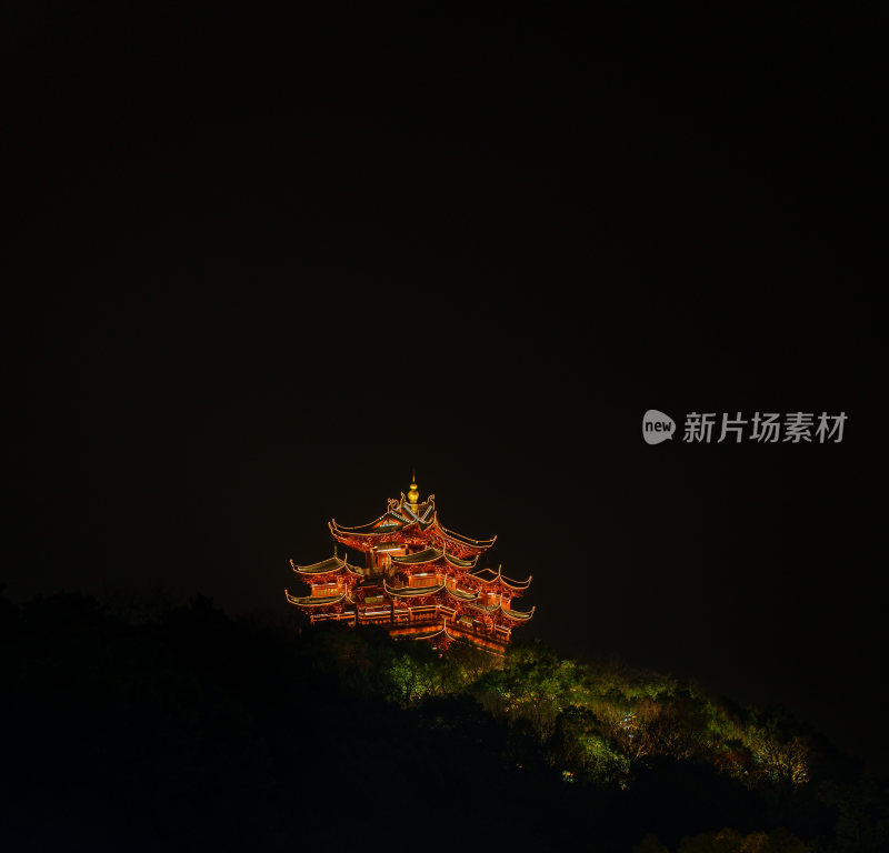 杭州吴山广场城隍阁古色古香的中式楼阁夜景