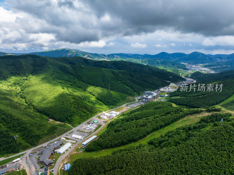 河北崇礼张家口太子滑雪小镇三道沟森林山谷