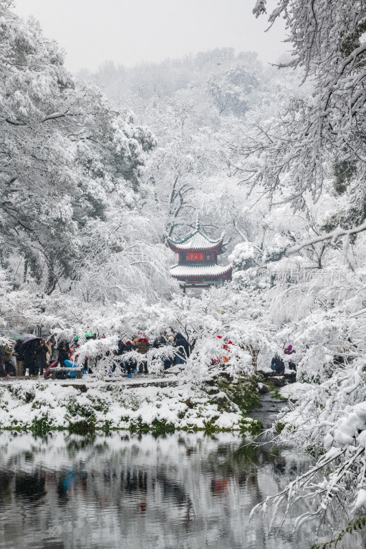 爱晚亭雪景