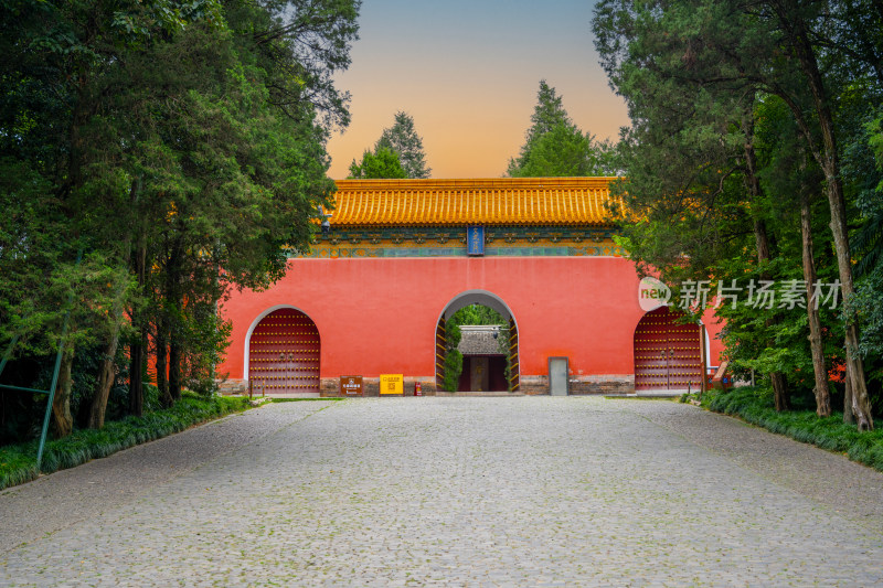 南京钟山明孝陵景区红墙黄瓦