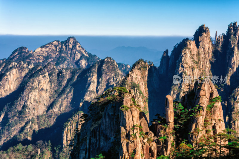 自然风光黄山风景区喀斯特地貌迎客松