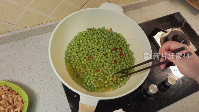 美食制作甜豆炒肉