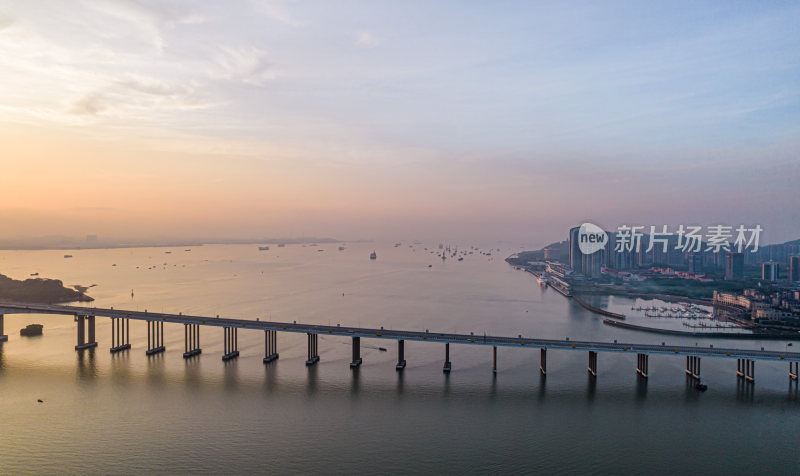 跨海基建大桥航拍摄影配图