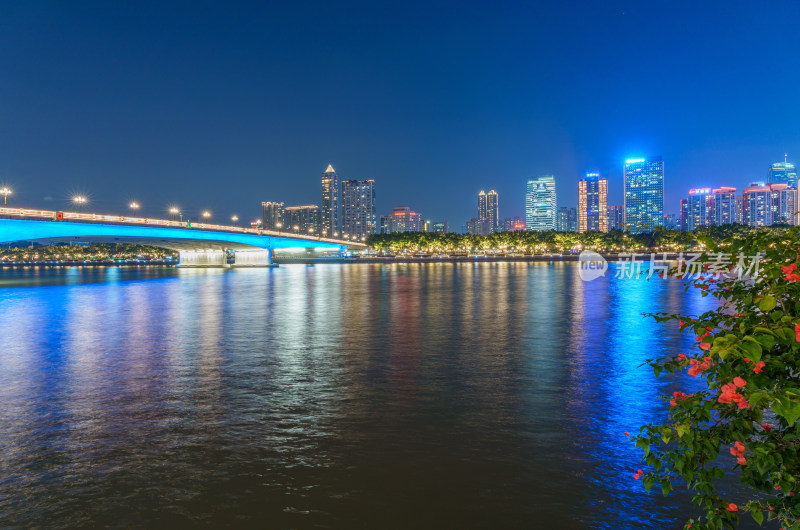 广州珠江广州大桥与城市高楼建筑夜景