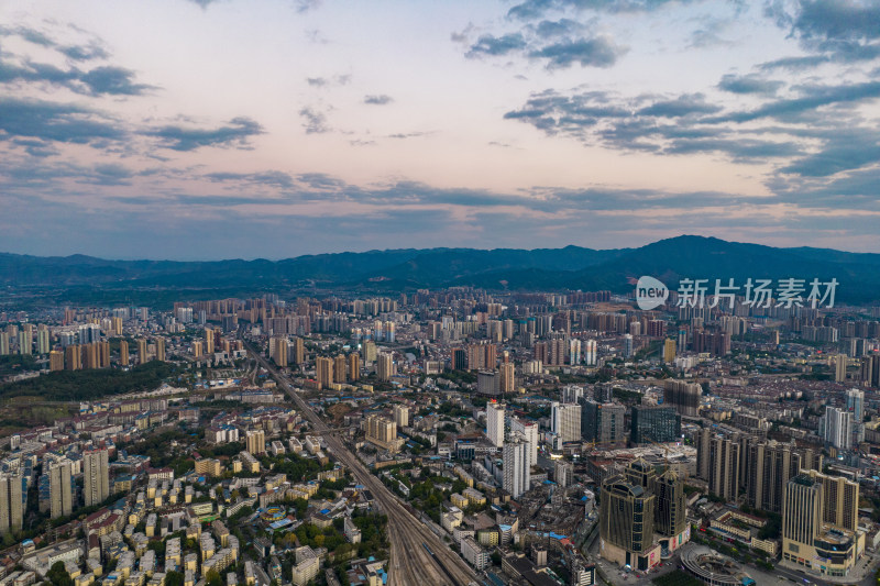 城市夜幕降临晚霞夕阳航拍