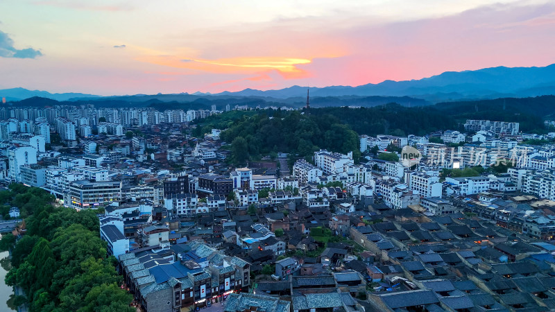 泰宁古城晚霞夜幕降临夜景航拍图