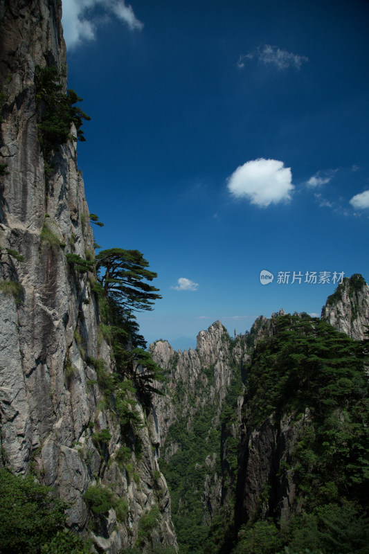 形态各异的山峰