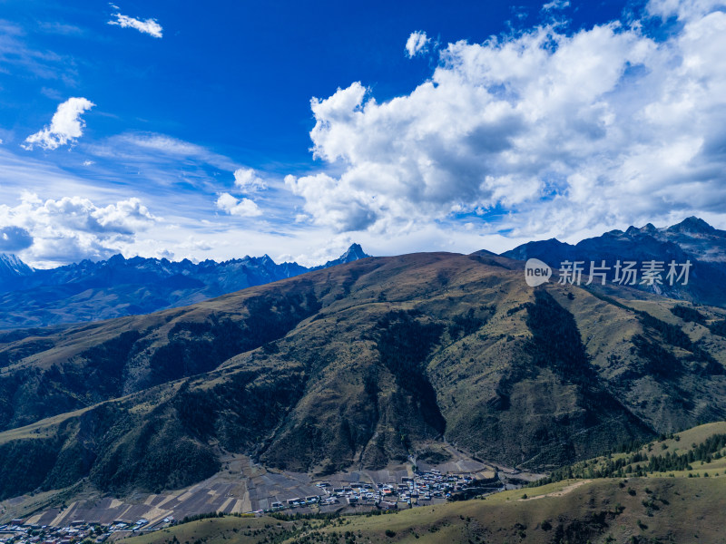 川西理塘格聂自然风景