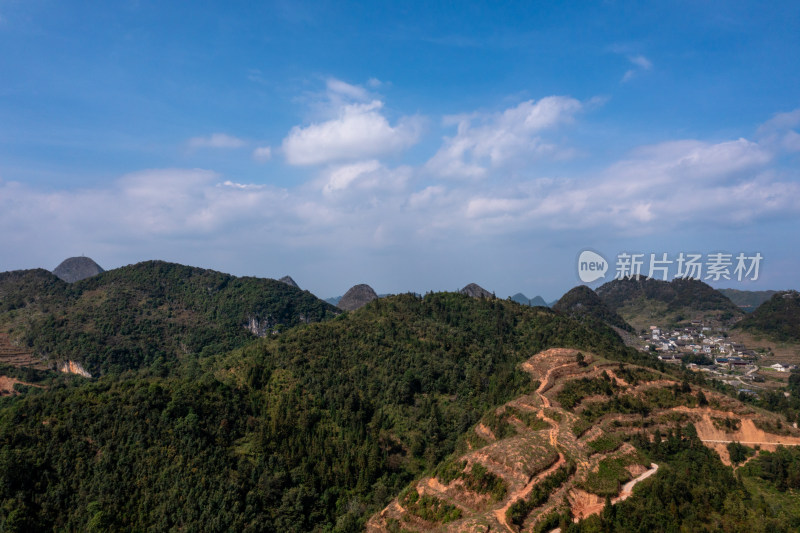 山脉 山峰 山峦 云雾缭绕的山峰