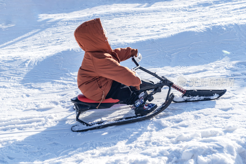 冬季儿童冰场雪橇