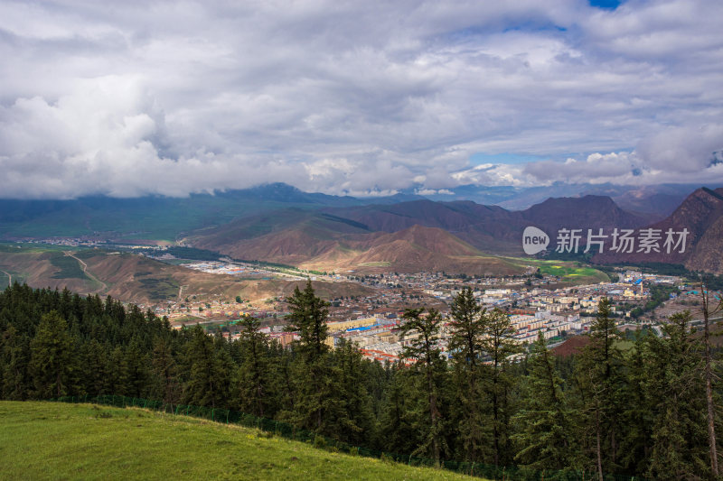 青海省卓尔山山顶风景