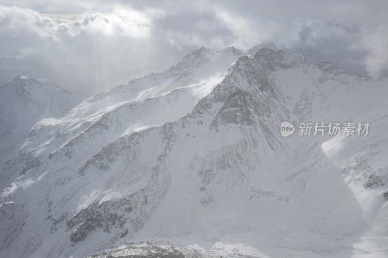 四川阿坝州达古冰川雪山盛景冰雪奇观航拍