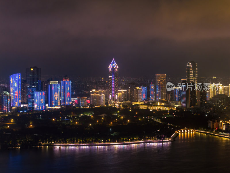 海南海口海滨新城城市车水马龙夜景灯光航拍