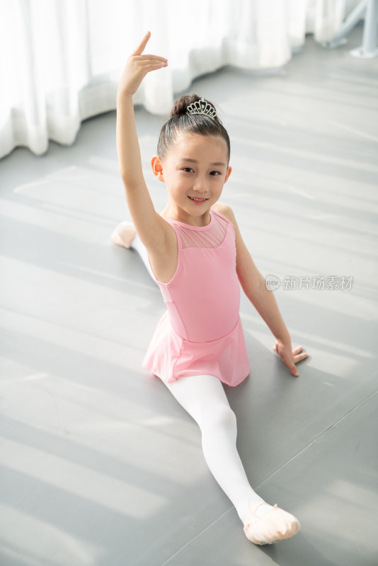 跳芭蕾的小女孩
