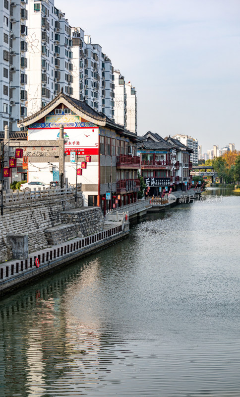 济宁宣阜巷老运河河畔古建城市风光倒影