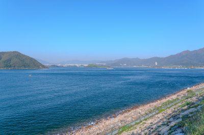 香港大浦大美督船湾淡水湖滨海堤坝