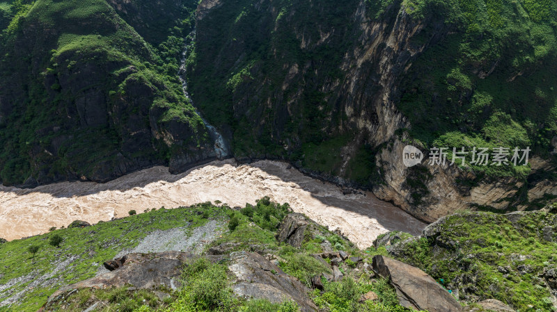 丽江虎跳峡高路徒步