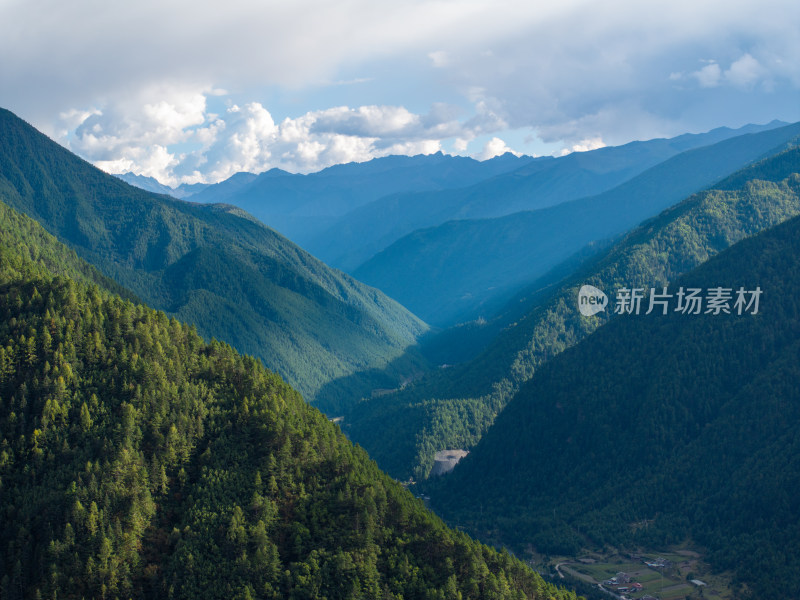 绿色山林山谷自然风光航拍