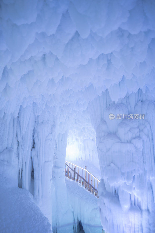 山西临汾旅游5A级云丘山景区千年冰洞群
