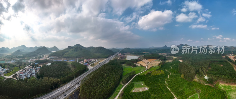 高速公路服务区交通运输航拍全景图