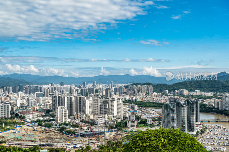 阳光下的海南三亚鹿回头空镜头航拍风景