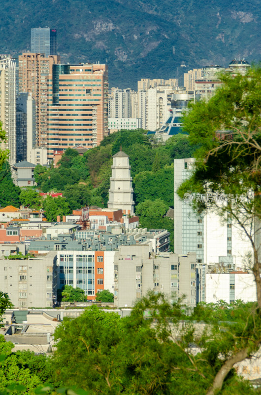 远眺福州于山上的地标建筑白塔