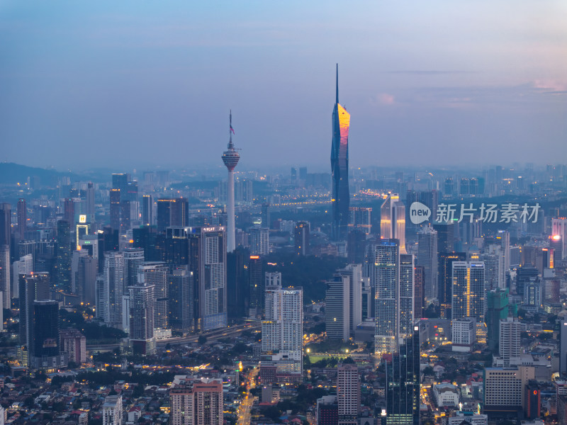 马来西亚吉隆坡莫迪卡石油双子塔日落夜景