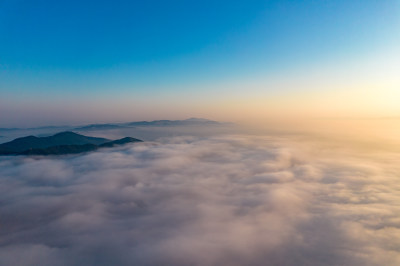 云层之上山川云海自然风光航拍摄影图