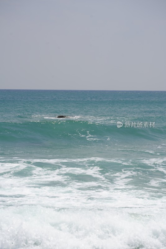 海南三亚万宁日月湾海浪