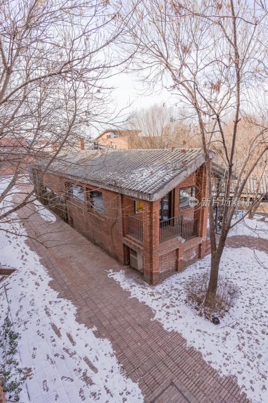 冬季户外红砖建筑房屋