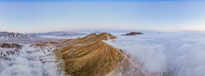 青海拉脊山云海日出