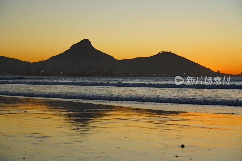 南非开普敦，Bloubergstrand Beach的日落