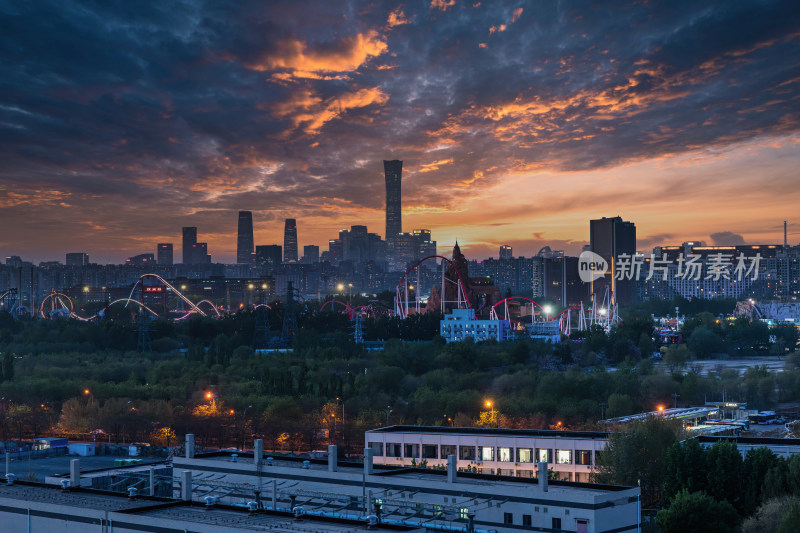 北京欢乐谷城市cbd建筑群晚霞夕阳傍晚