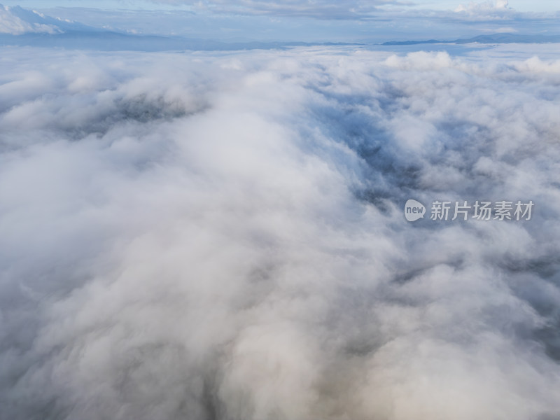 高空俯瞰壮观云海景象