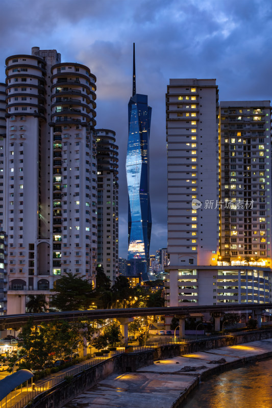 马来西亚吉隆坡莫迪卡石油双子塔夜景航拍