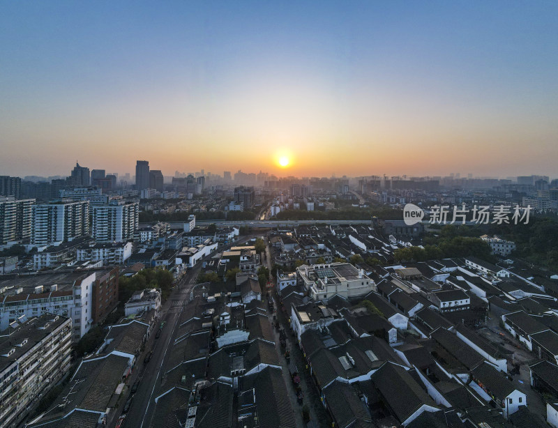 浙江绍兴城市日落航拍全景图