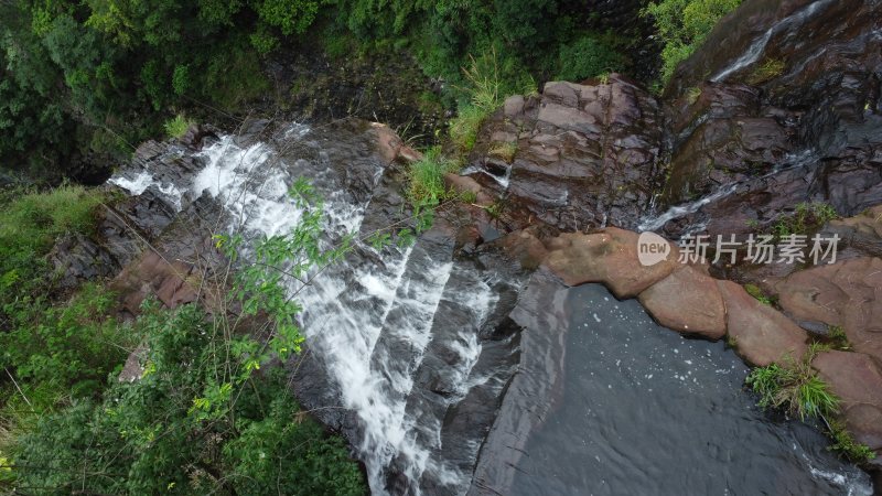 广东东莞：枯水期的“东莞第一瀑”