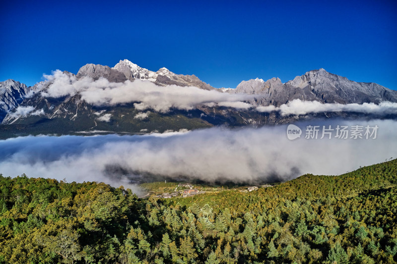 玉龙雪山的云海