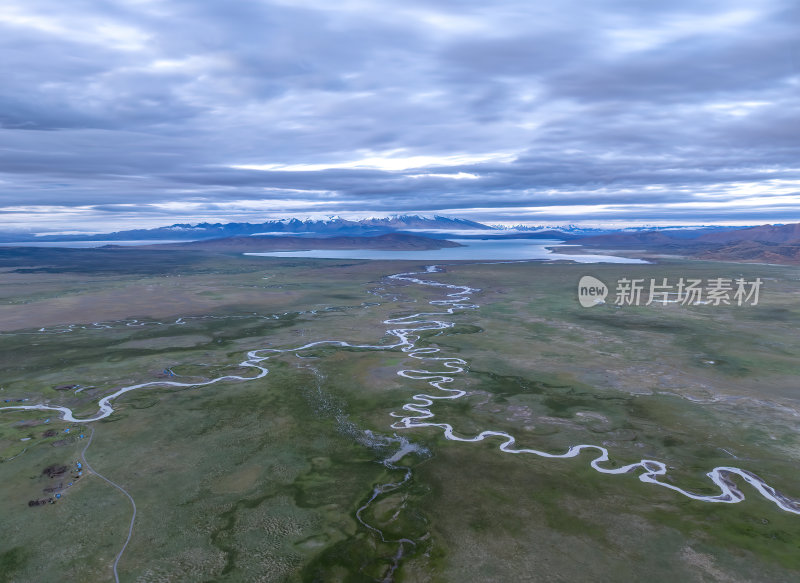 西藏阿里地区纳木那尼峰河道高空航拍