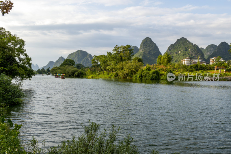 阳朔遇龙河竹筏漂流