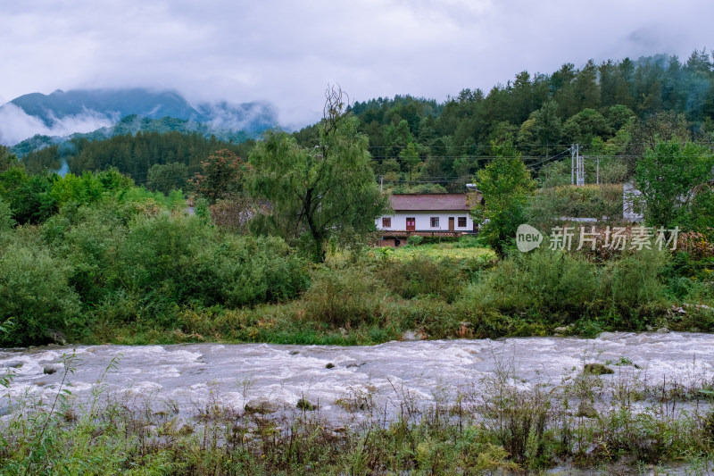 汉中留坝火烧店镇秦岭深处的山水田园风光