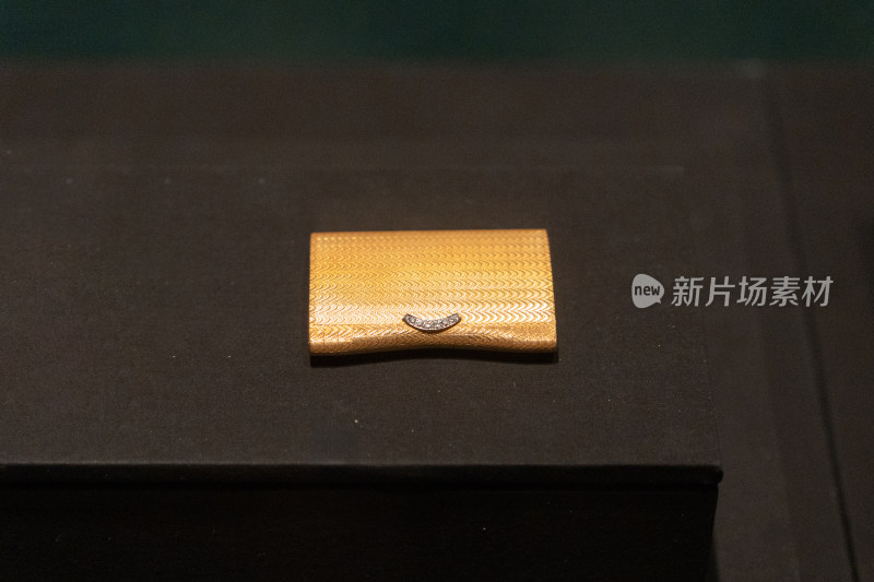 香港两依藏博物馆藏卡地亚巴黎黄金钻石粉盒