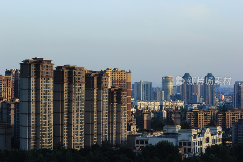 傍晚时分的成都市温江区建筑风光