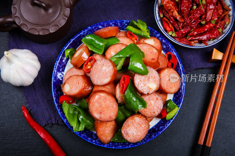 香辣美味的炒红肠
