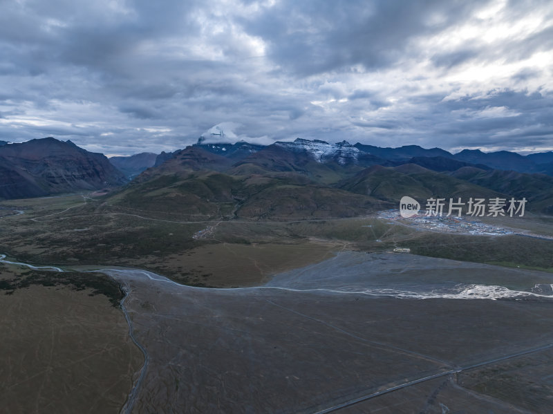 西藏阿里地区冈仁波齐神山雪山高空航拍