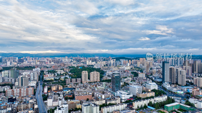 云南昆明主城区高楼清晨航拍